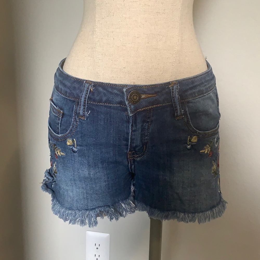 MACHINE Jean Shorts